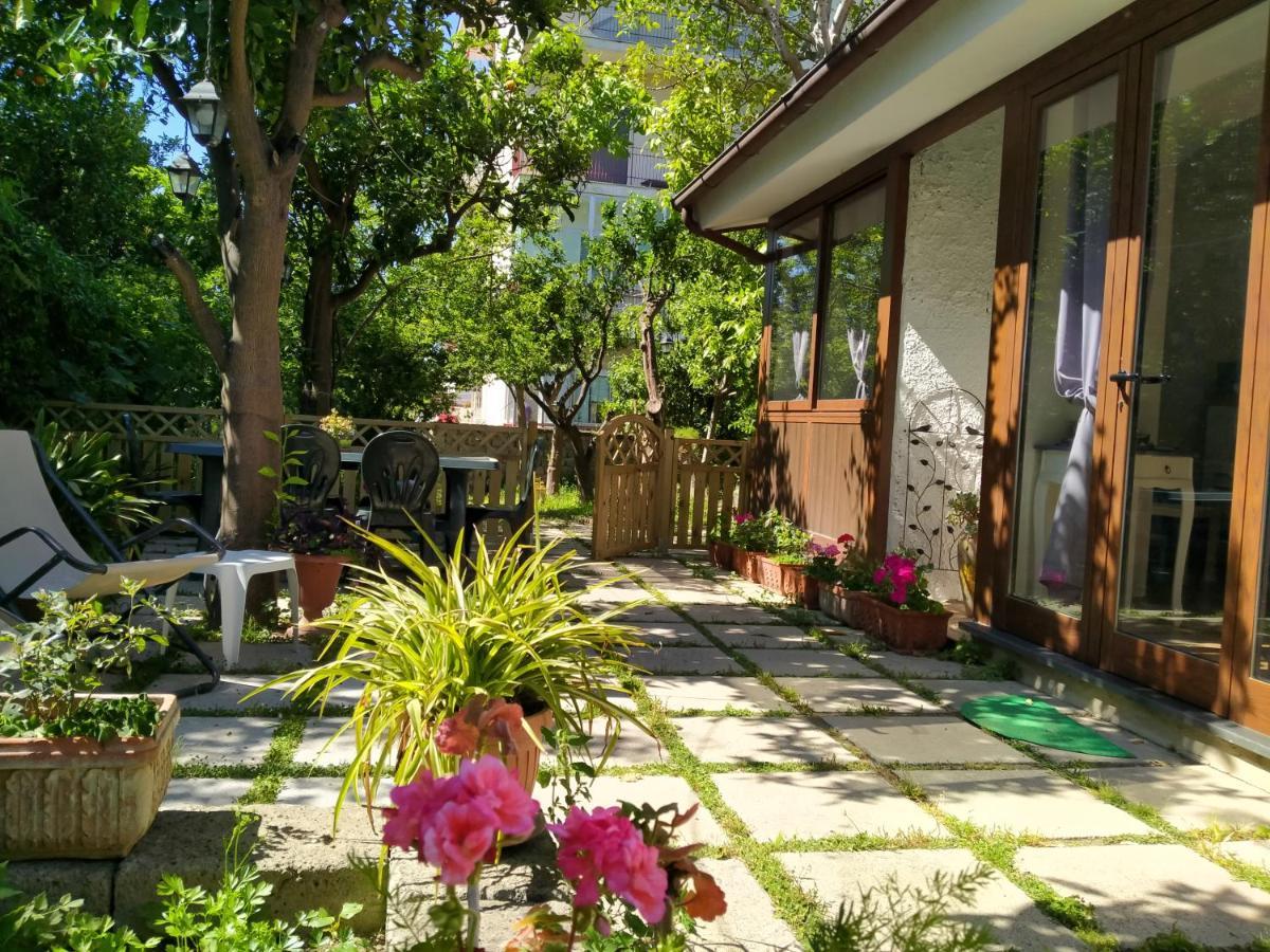 Villino L'Aranceto Sorrentino Bed & Breakfast เมตา ภายนอก รูปภาพ