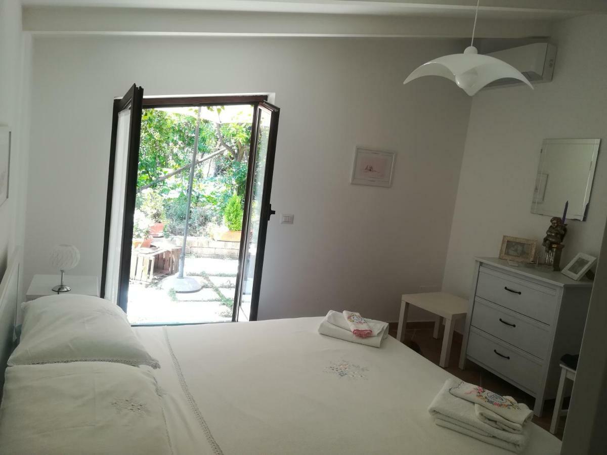 Villino L'Aranceto Sorrentino Bed & Breakfast เมตา ภายนอก รูปภาพ